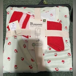 WOMENS XL PAJAMA SET W SOCKS NEW